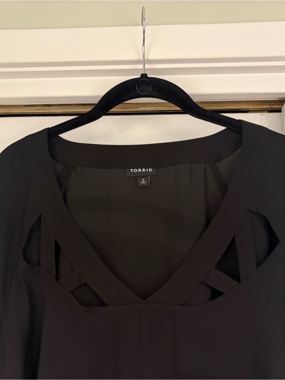Torrid Black V-Neck Caged Cutout shirt size 2